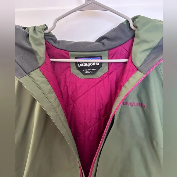 Patagonia Olive and Magenta Insulated Ski Jacket - Picture 3 of 3